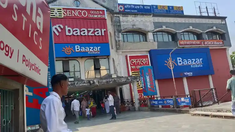 Commercial market and shopping area along Diamond Harbour Road on the Kolkata to Gangasagar route.