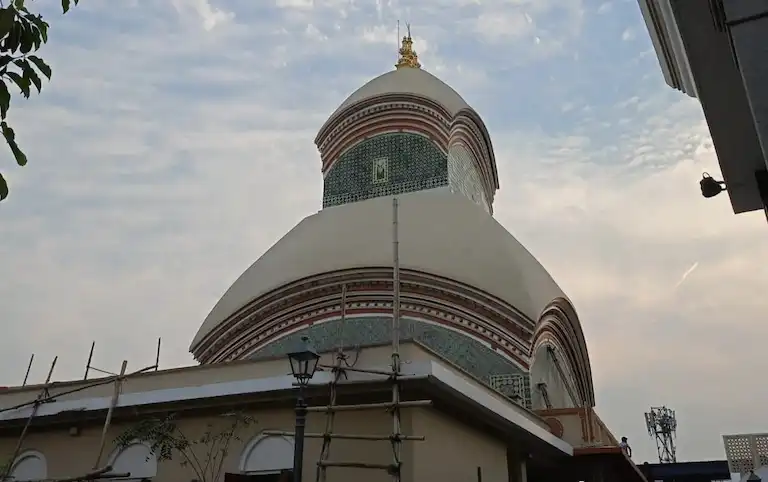 Exterior roof and dome of the Kalighat Temple.