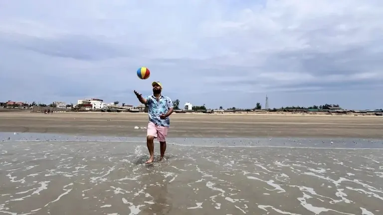 Tourist playing on Mandarmani beach after completing the Chaulkhola to Mandarmani distance.