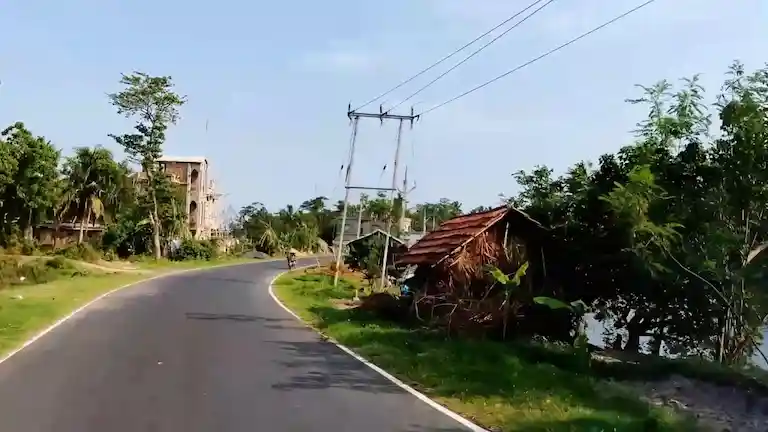 Paved connecting road used for the Mandarmani to Tajpur highway detour.