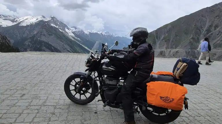 Motorcycle rider stopped along the Srinagar to Kargil distance route.